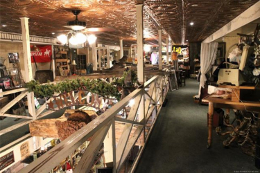 413 W Main St, Henryetta, OK 74437