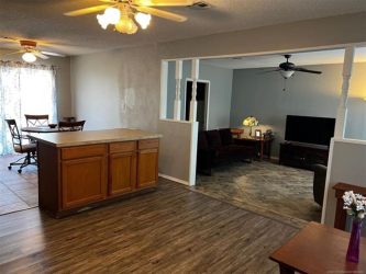 401 Creek Dr, Okmulgee, OK 74447