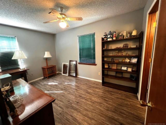 401 Creek Dr, Okmulgee, OK 74447