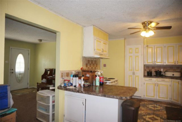 27405 S 170 Rd, Henryetta, OK 74437