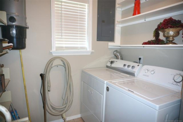 613 S 1st St, Morris, OK 74445