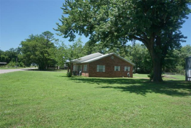 613 S 1st St, Morris, OK 74445