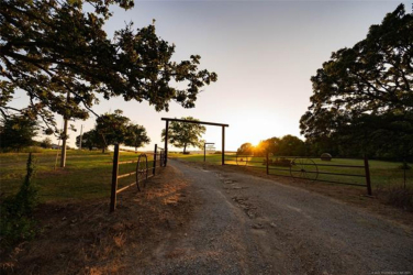 15875 New Lake Road, Henryetta, OK 74437