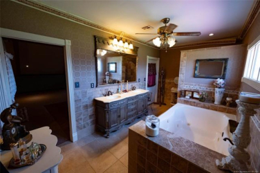 15875 New Lake Road, Henryetta, OK 74437