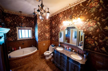 15875 New Lake Road, Henryetta, OK 74437