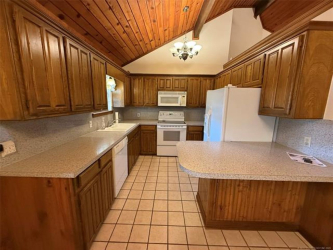 1001 S B St, Henryetta, OK 74437