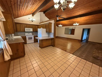 1001 S B St, Henryetta, OK 74437