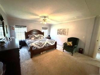 8352 Chestnut Rd, Henryetta, OK 74437