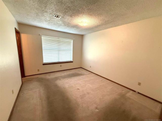 1511 Oakwood Dr, Henryetta, OK 74437