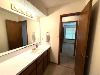 1511 Oakwood Dr, Henryetta, OK 74437