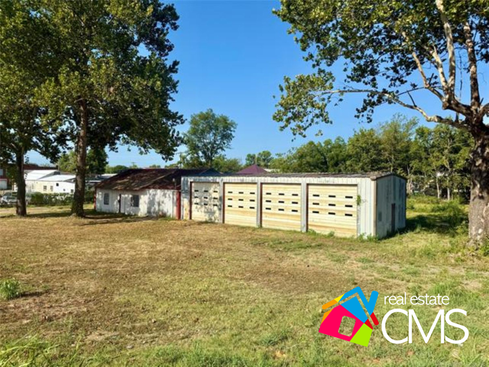 201 N 1st St, Henryetta, OK 74437