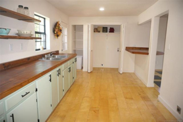 407 N 2nd St, Henryetta, OK 74437