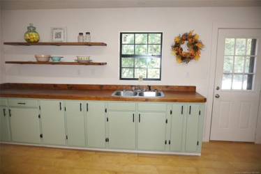 407 N 2nd St, Henryetta, OK 74437