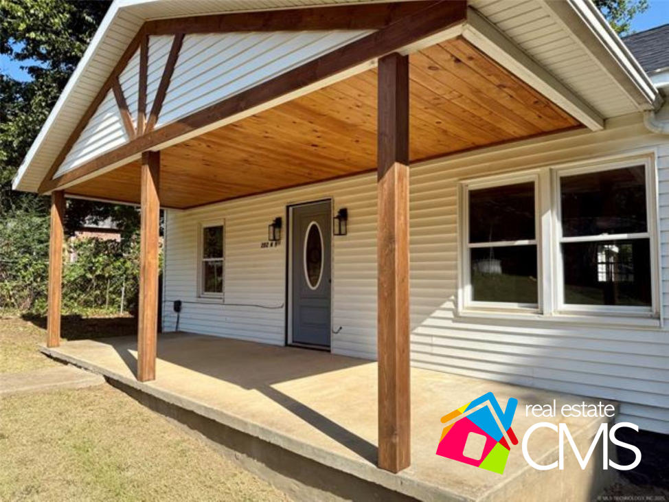 202 W 9th St, Henryetta, OK 74437