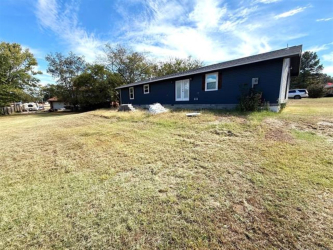 304 Hickory Dr, Henryetta, OK 74437