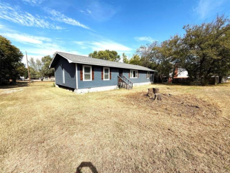 304 Hickory Dr, Henryetta, OK 74437