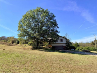 29815 Dustin Rd, Henryetta, OK 74437