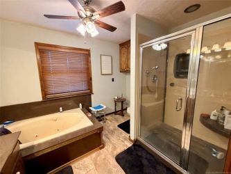 29815 Dustin Rd, Henryetta, OK 74437