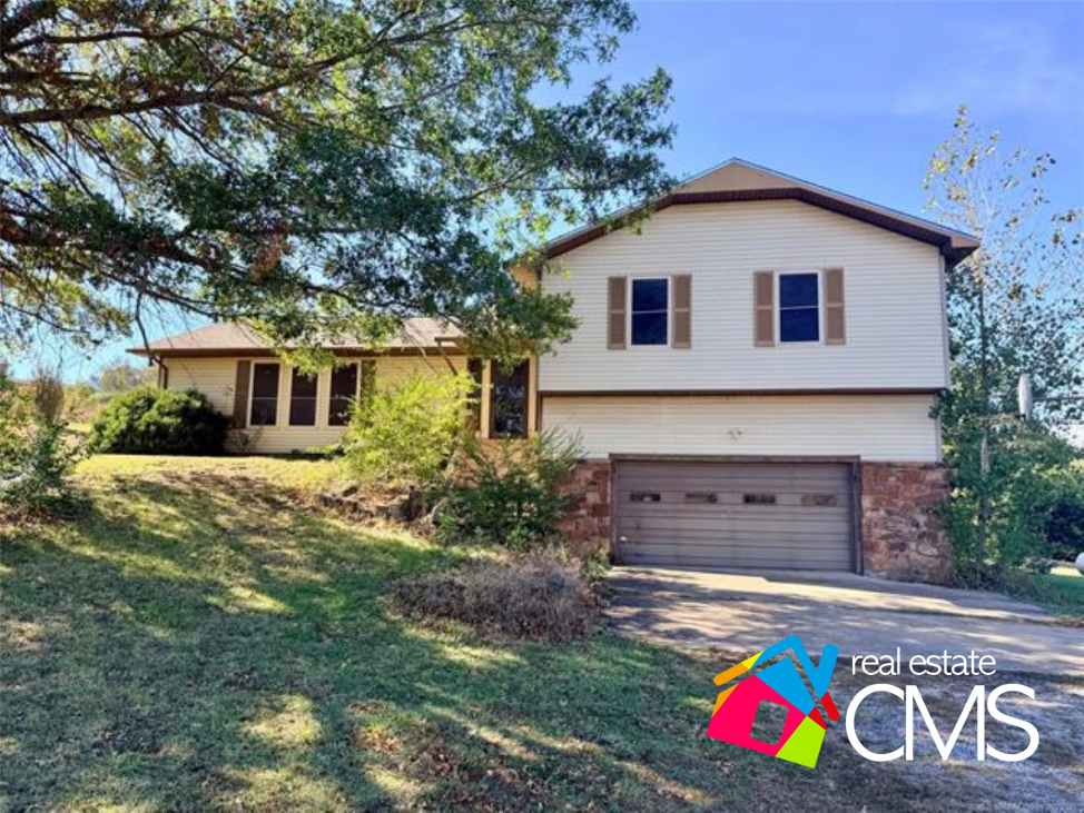 29815 Dustin Rd, Henryetta, OK 74437