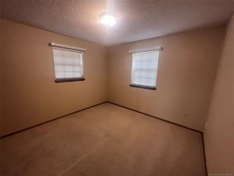 201 Oakwood Dr, Henryetta, OK 74437