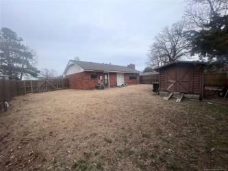 201 Oakwood Dr, Henryetta, OK 74437