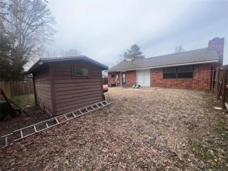 201 Oakwood Dr, Henryetta, OK 74437