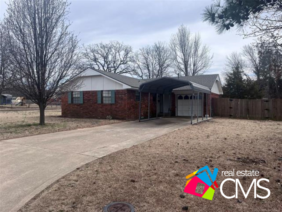 201 Oakwood Dr, Henryetta, OK 74437
