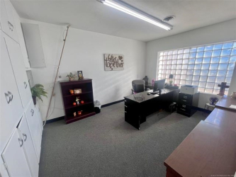 121 S 5th St, Henryetta, OK 74437