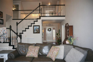 906 N 14th St, Henryetta, OK 74437