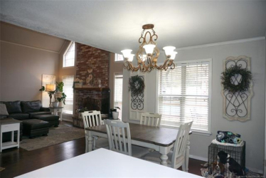 906 N 14th St, Henryetta, OK 74437