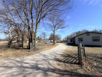 402 Robertson Hwy, Henryetta, OK 74437