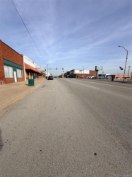 614 W Main St, Henryetta, OK 74437